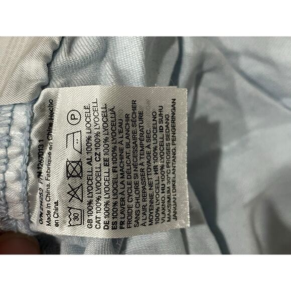 H&M Chambray Denim Shirt Women's Size L Basic Classic Blue Long Sleeve Casual - Picture 6 of 7